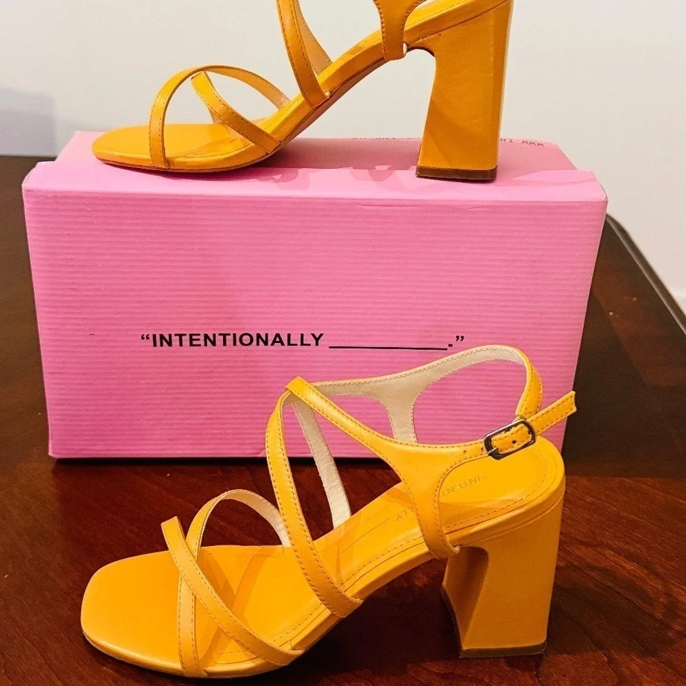 NIB – Intentionally Blank Naples Heel – EU‎ 40 / US 9.5–10 – Mandarin